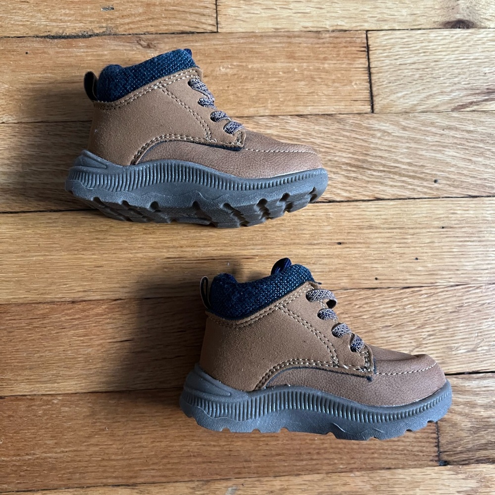 Brown Oshkosh boots size 4C